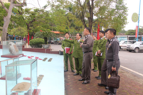 Đoàn thăm quan Khu chủ quyền lãnh thổ quốc gia tại Học viện CSND